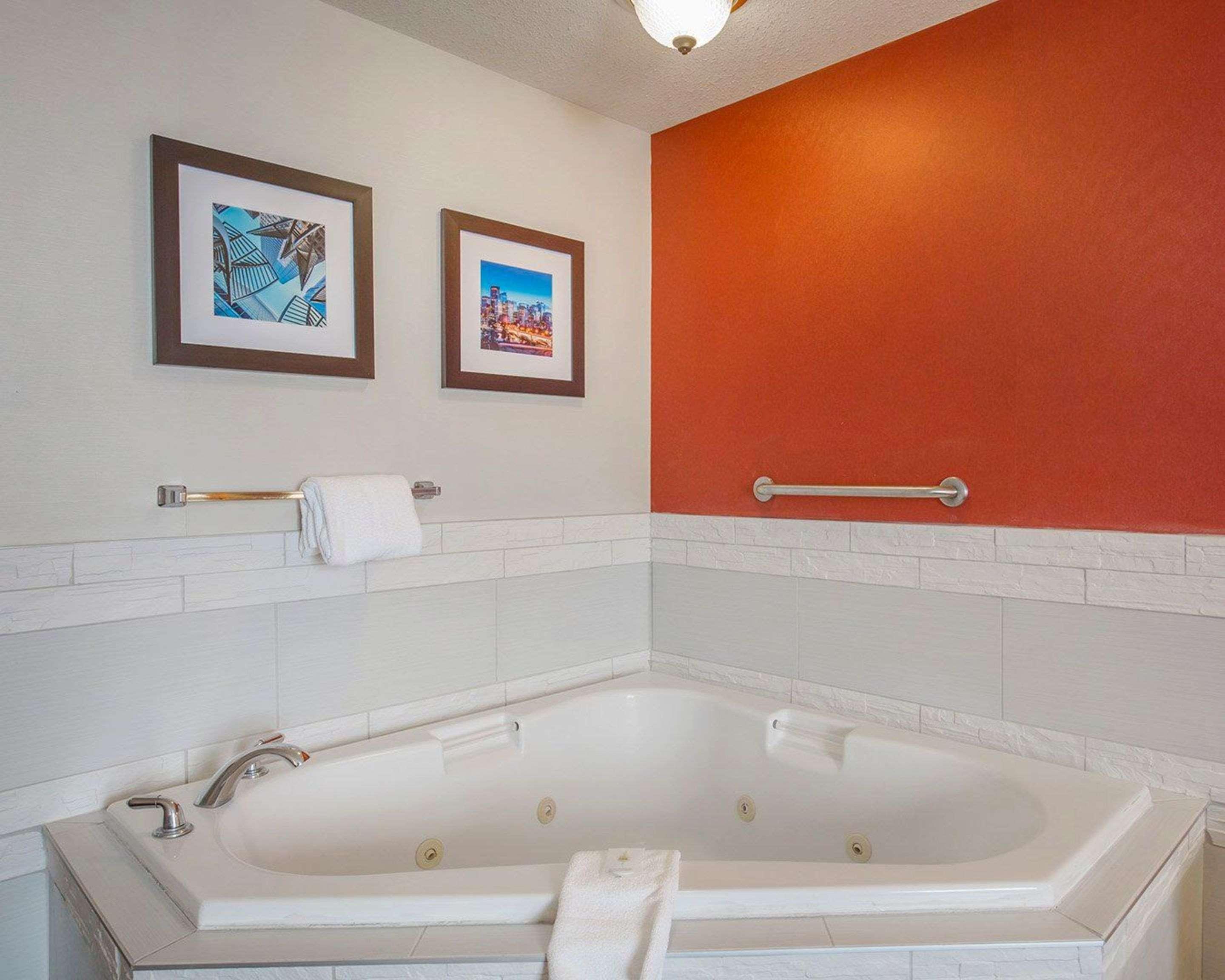 Comfort Inn & Suites University Calgary Ngoại thất bức ảnh
